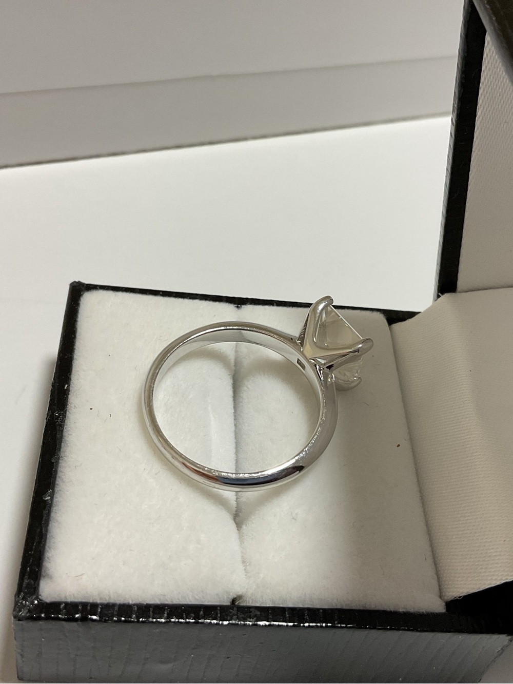 Elegant 3 Carat Moissanite S925 Brilliant Cut Statement Ring Size 8 - Picture 6 of 13